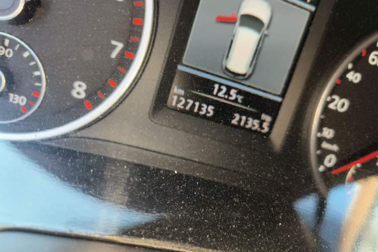 Used Volkswagen Tiguan 2013 1.8TSI Automatic Two-Wheel Drive Luxury Model Odometer Close Up