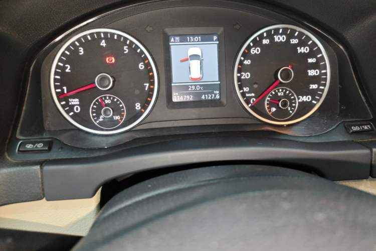 Used Volkswagen Tiguan 2013 1.8 TSI Automatic All-Wheel Drive Luxury Model Odometer Close Up