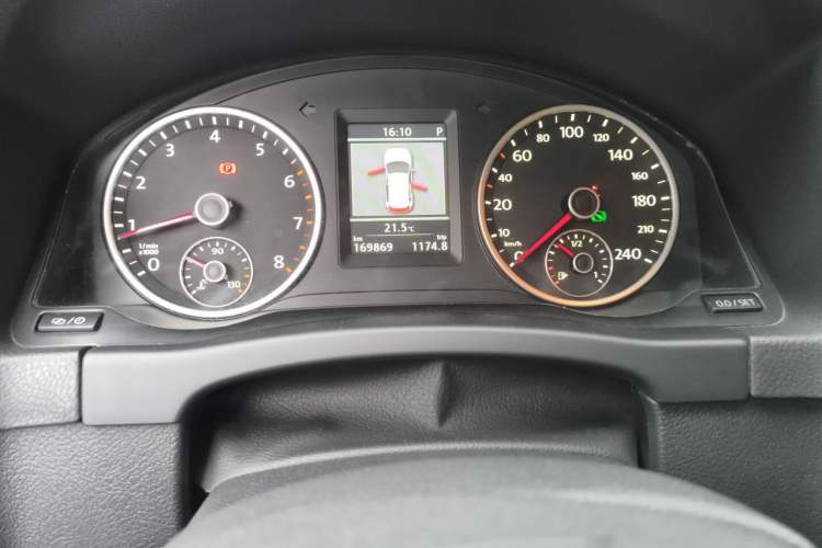 Used Volkswagen Tiguan 2013 1.8TSI Automatic Two-Wheel Drive Luxury Model Odometer Close Up