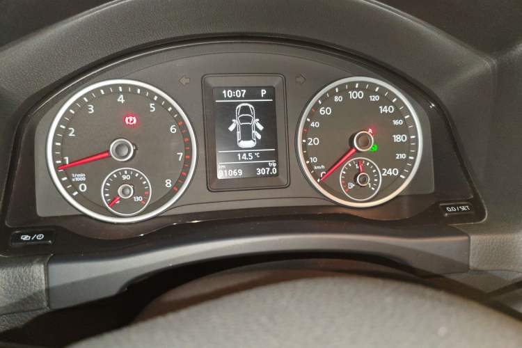 Used Volkswagen Tiguan 2013 1.8TSI Automatic Two-Wheel Drive Trend Edition Odometer Close Up