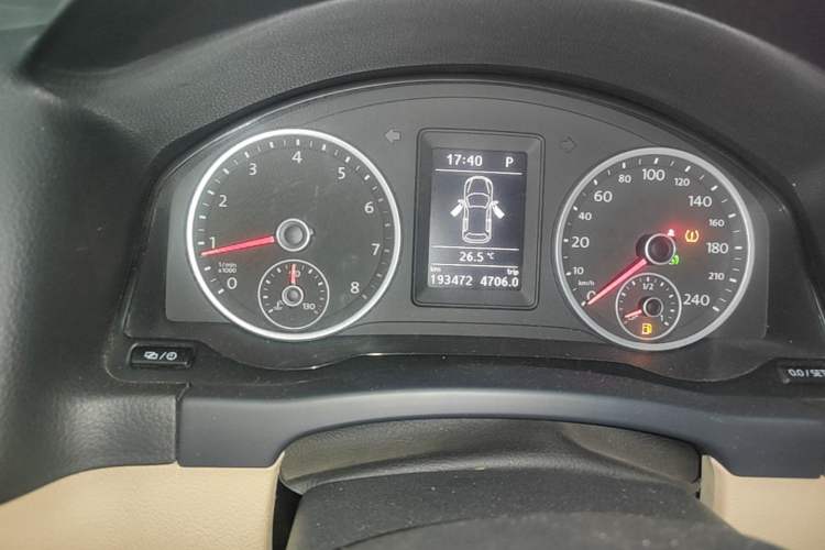 Used Volkswagen Tiguan 2013 1.8TSI Automatic Two-Wheel Drive Trend Edition Odometer Close Up