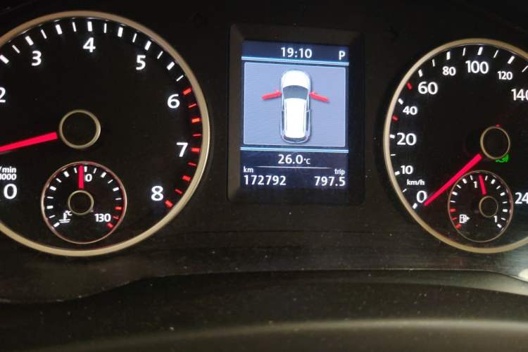 Used Volkswagen Tiguan 2013 2.0 TSI Automatic All-Wheel-Drive Flagship Edition Odometer Close Up