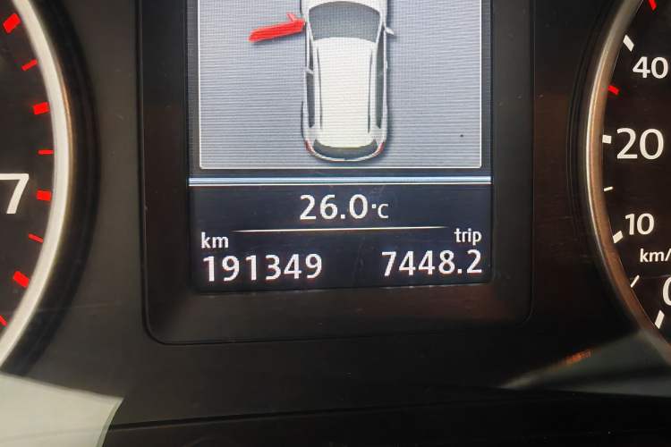 Used Volkswagen Tiguan 2013 1.8TSI Automatic Two-Wheel Drive Luxury Model Odometer Close Up