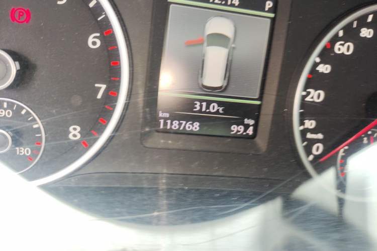 Used Volkswagen Tiguan 2013 1.8TSI Automatic Two-Wheel Drive Luxury Model Odometer Close Up