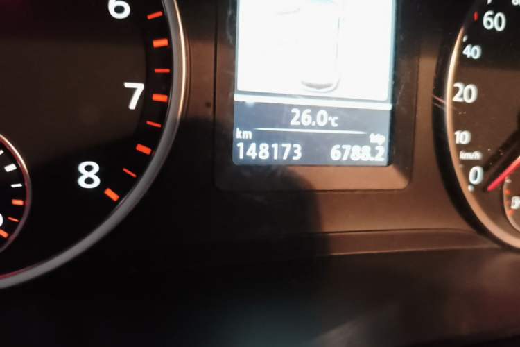 Used Volkswagen Tiguan 2013 1.8TSI Automatic Two-Wheel Drive Luxury Model Odometer Close Up