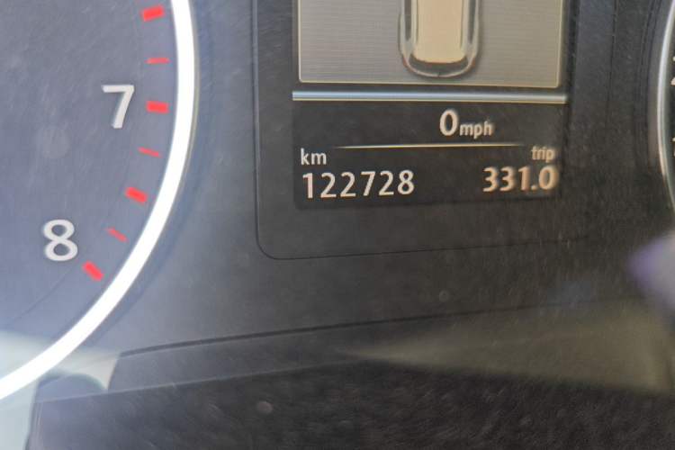 Used Volkswagen Tiguan 2013 1.8 TSI Automatic All-Wheel Drive Luxury Model Odometer Close Up