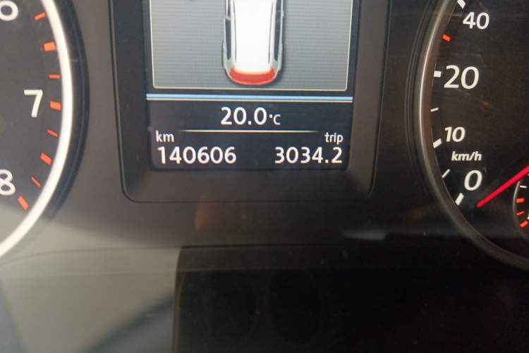 Used Volkswagen Tiguan 2013 1.8TSI Automatic Two-Wheel Drive Luxury Model Odometer Close Up