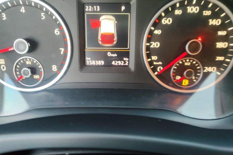 Used Volkswagen Tiguan 2013 1.8TSI Automatic Two-Wheel Drive Luxury Model Odometer Close Up
