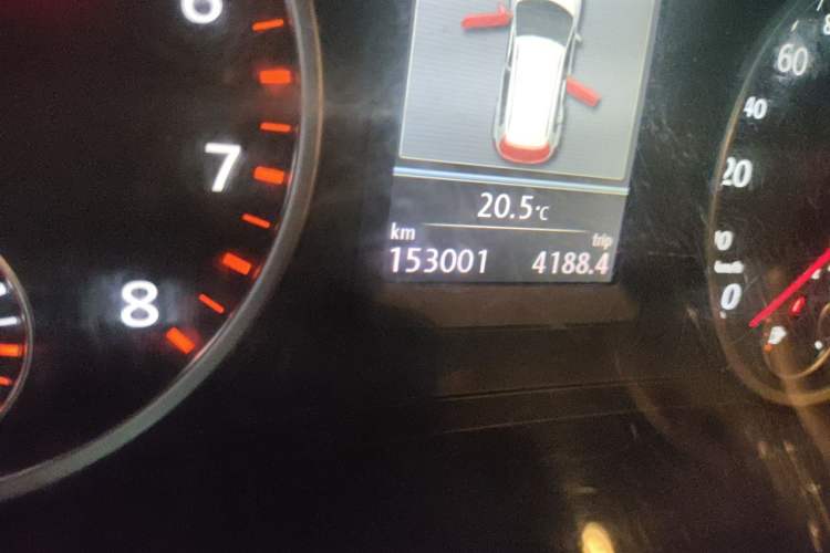 Used Volkswagen Tiguan 2013 1.8TSI Automatic Two-Wheel Drive Luxury Model Odometer Close Up
