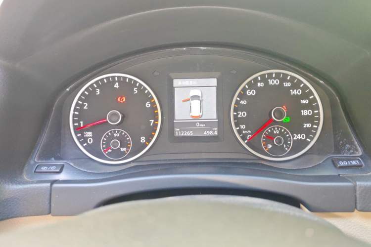 Used Volkswagen Tiguan 2013 1.8 TSI Automatic All-Wheel Drive Luxury Model Odometer Close Up