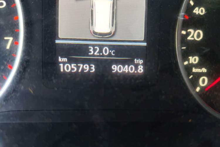 Used Volkswagen Tiguan 2013 2.0 TSI Automatic All-Wheel Drive Luxury Edition Odometer Close Up