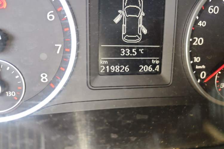 Used Volkswagen Tiguan 2013 1.8TSI Automatic All-Wheel-Drive Comfort Edition Odometer Close Up