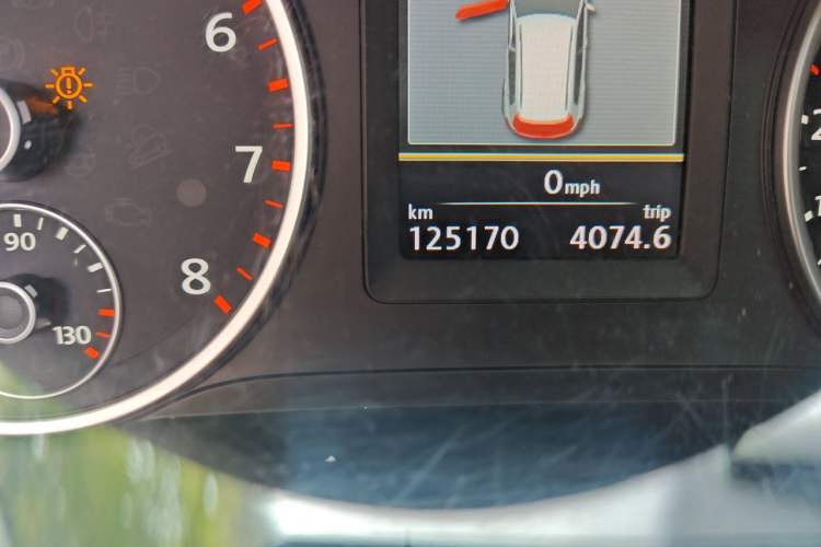 Used Volkswagen Tiguan 2013 1.8TSI Automatic Two-Wheel Drive Luxury Model Odometer Close Up