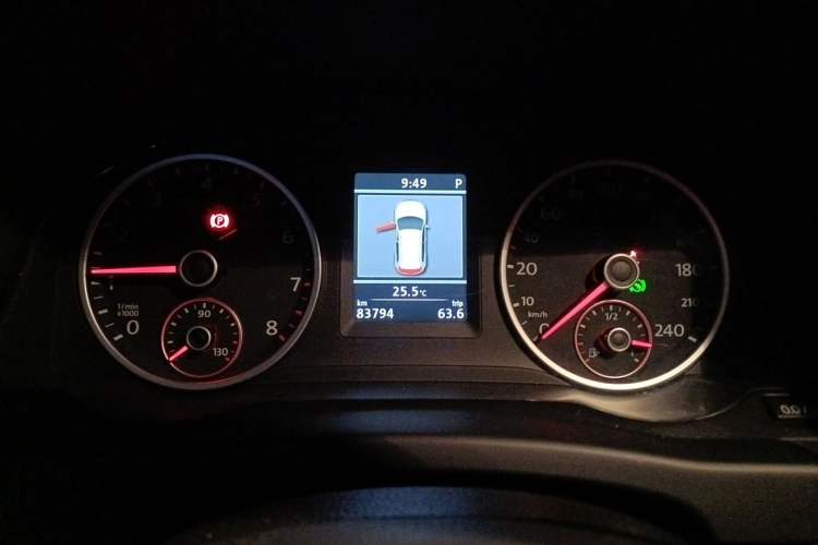 Used Volkswagen Tiguan 2013 2.0 TSI Automatic All-Wheel-Drive Flagship Edition Odometer Close Up