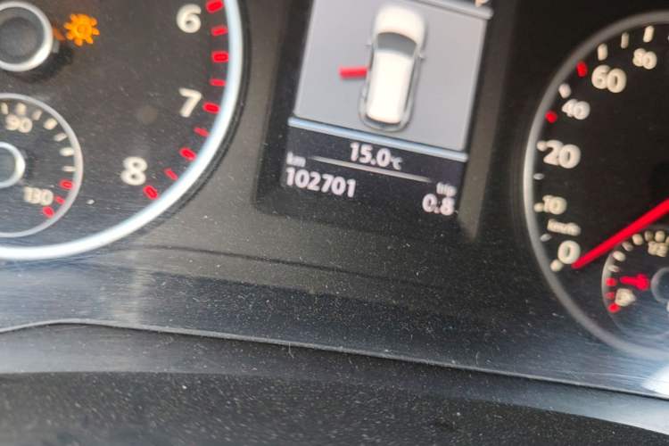 Used Volkswagen Tiguan 2013 1.8 TSI Automatic All-Wheel Drive Luxury Model Odometer Close Up