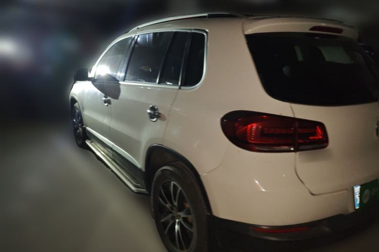 Used Volkswagen Tiguan 2013 1.8 TSI Automatic All-Wheel Drive Luxury Model Rear Left 45 Deg