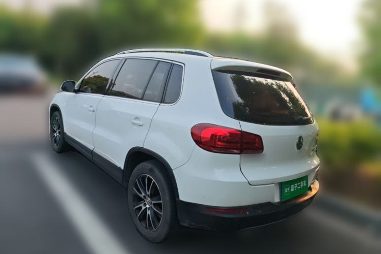 Used Volkswagen Tiguan 2013 1.8 TSI Automatic All-Wheel Drive Luxury Model Rear Left 45 Deg