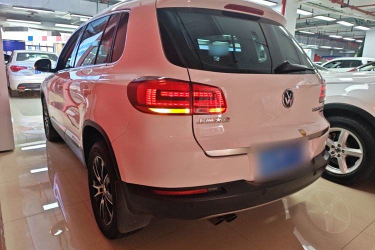 Used Volkswagen Tiguan 2013 1.8 TSI Automatic All-Wheel Drive Luxury Model Rear Left 45 Deg