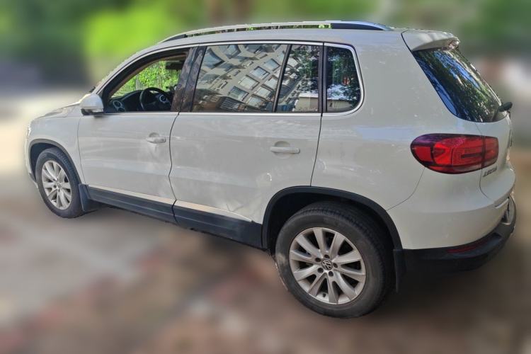 Used Volkswagen Tiguan 2013 1.8 TSI Automatic All-Wheel Drive Luxury Model Rear Left 45 Deg