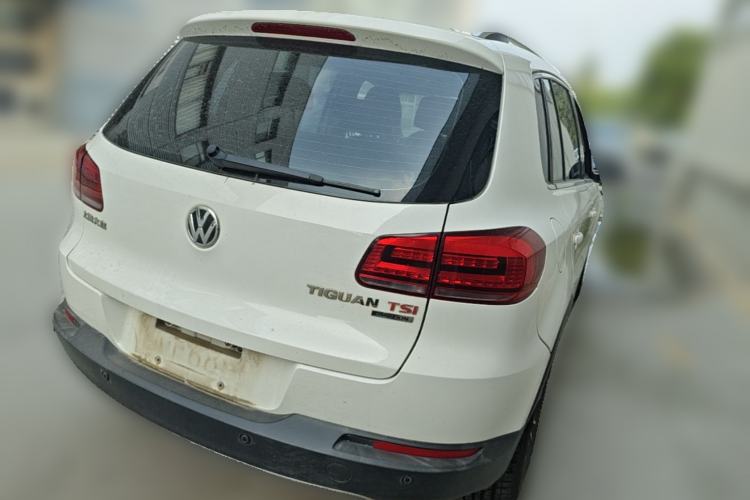 Used Volkswagen Tiguan 2013 2.0 TSI Automatic All-Wheel Drive Luxury Edition Rear Right 45 Deg