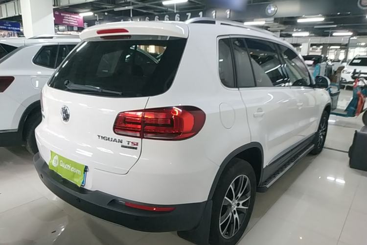 Used Volkswagen Tiguan 2013 1.8 TSI Automatic All-Wheel Drive Luxury Model Rear Right 45 Deg
