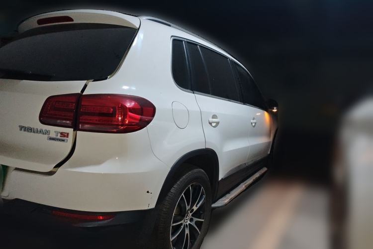 Used Volkswagen Tiguan 2013 1.8 TSI Automatic All-Wheel Drive Luxury Model Rear Right 45 Deg