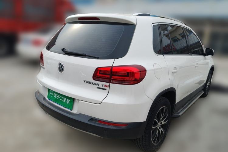 Used Volkswagen Tiguan 2013 1.8 TSI Automatic All-Wheel Drive Luxury Model Rear Right 45 Deg