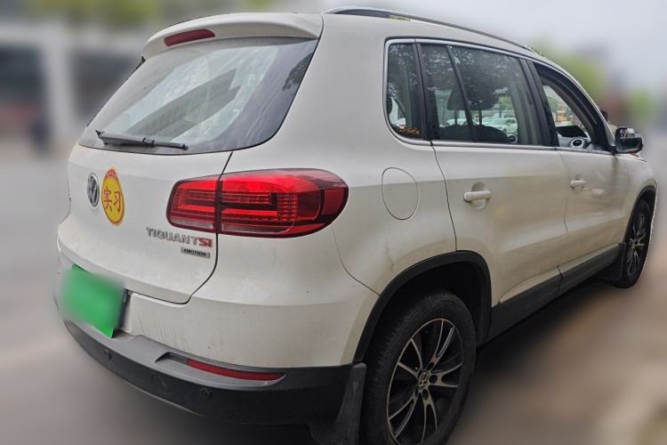 Used Volkswagen Tiguan 2013 1.8 TSI Automatic All-Wheel Drive Luxury Model Rear Right 45 Deg