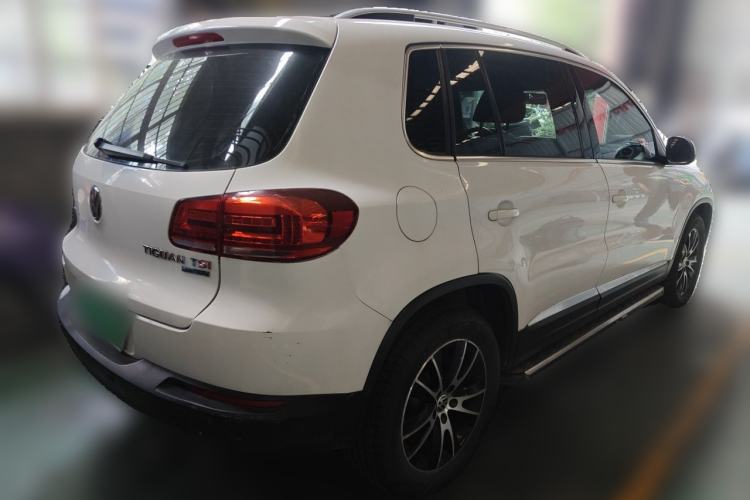 Used Volkswagen Tiguan 2013 1.8 TSI Automatic All-Wheel Drive Luxury Model Rear Right 45 Deg