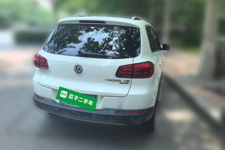 Used Volkswagen Tiguan 2013 1.8 TSI Automatic All-Wheel Drive Luxury Model Rear Right 45 Deg