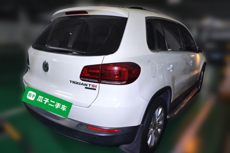 Used Volkswagen Tiguan 2013 1.8 TSI Automatic All-Wheel Drive Luxury Model Rear Right 45 Deg