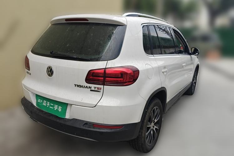 Used Volkswagen Tiguan 2013 1.8 TSI Automatic All-Wheel Drive Luxury Model Rear Right 45 Deg