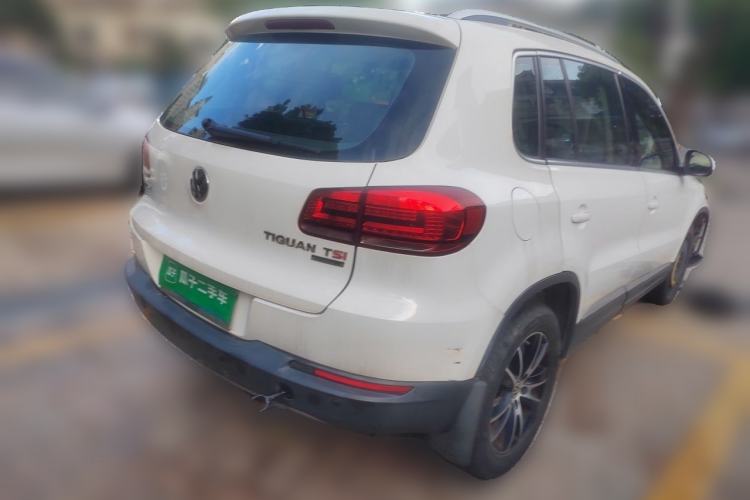 Used Volkswagen Tiguan 2013 1.8 TSI Automatic All-Wheel Drive Luxury Model Rear Right 45 Deg