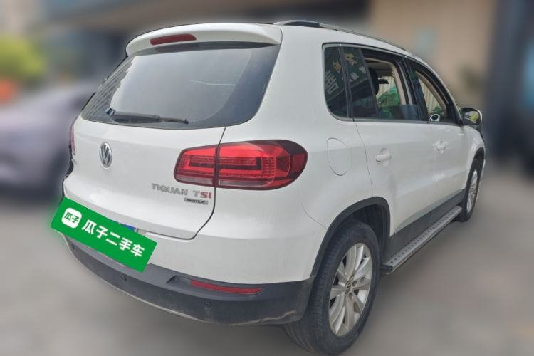 Used Volkswagen Tiguan 2013 1.8 TSI Automatic All-Wheel Drive Luxury Model Rear Right 45 Deg