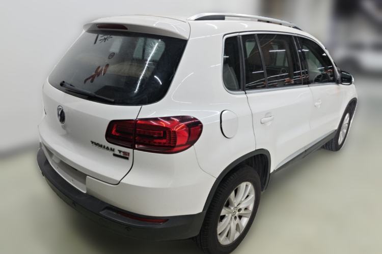 Used Volkswagen Tiguan 2013 1.8 TSI Automatic All-Wheel Drive Luxury Model Rear Right 45 Deg
