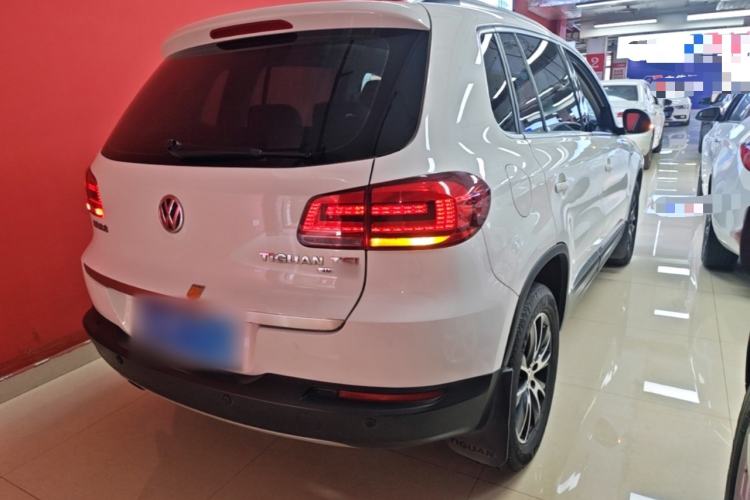 Used Volkswagen Tiguan 2013 1.8 TSI Automatic All-Wheel Drive Luxury Model Rear Right 45 Deg