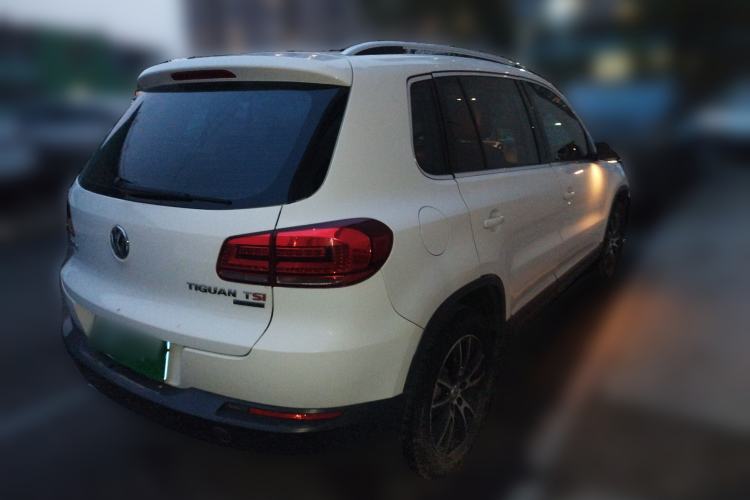 Used Volkswagen Tiguan 2013 1.8 TSI Automatic All-Wheel Drive Luxury Model Rear Right 45 Deg