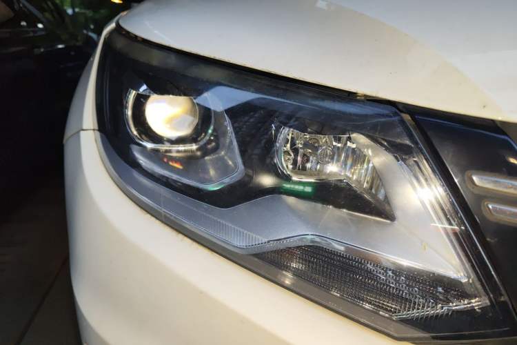 Used Volkswagen Tiguan 2013 1.8 TSI Automatic Two-Wheel Drive Comfort Edition Right Front Headlight