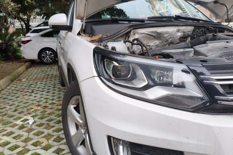 Used Volkswagen Tiguan 2013 1.8TSI Automatic All-Wheel-Drive Comfort Edition Right Front Headlight