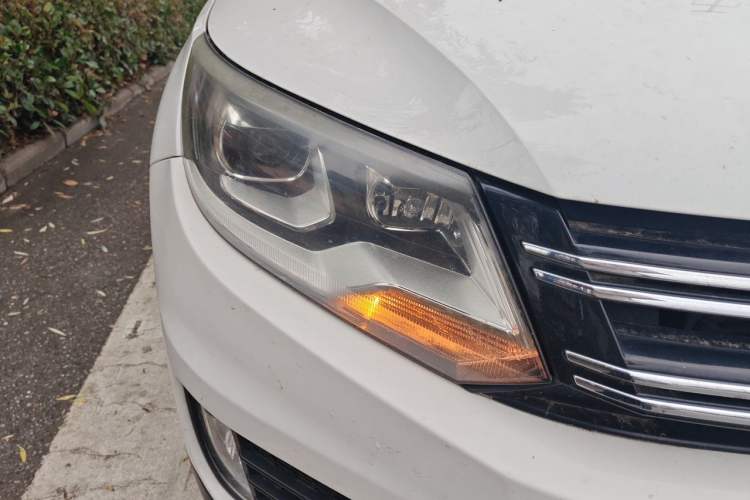 Used Volkswagen Tiguan 2013 1.8 TSI Automatic Two-Wheel Drive Comfort Edition Right Front Headlight