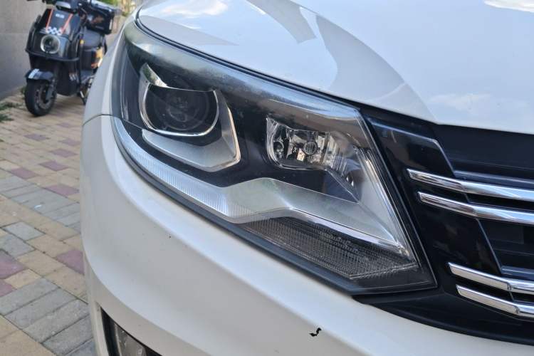 Used Volkswagen Tiguan 2013 1.8TSI Automatic Two-Wheel Drive Luxury Model Right Front Headlight