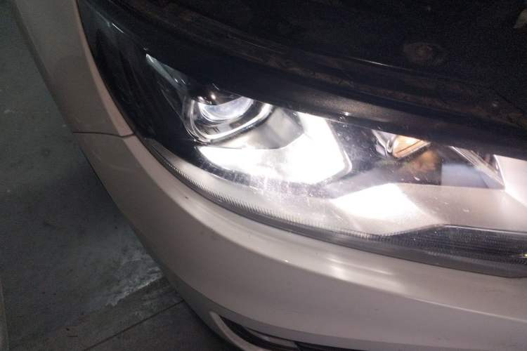 Used Volkswagen Tiguan 2013 1.8TSI Automatic All-Wheel-Drive Comfort Edition Right Front Headlight