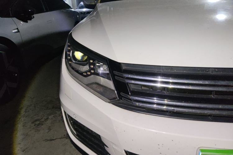 Used Volkswagen Tiguan 2013 2.0 TSI Automatic All-Wheel-Drive Flagship Edition Right Front Headlight