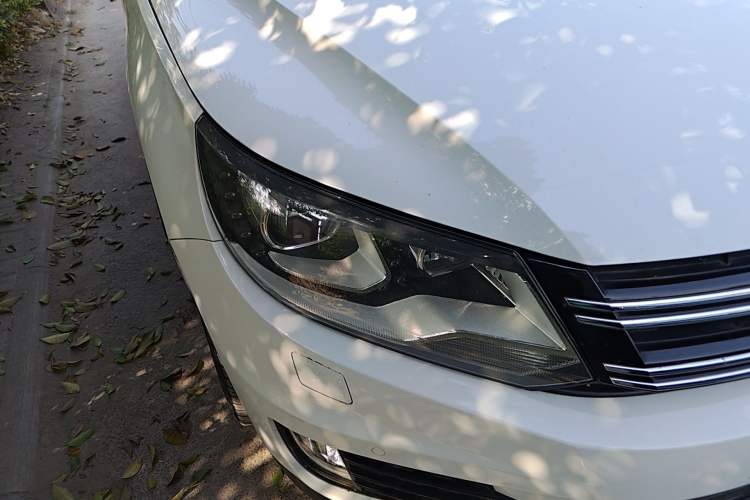 Used Volkswagen Tiguan 2013 2.0 TSI Automatic All-Wheel-Drive Flagship Edition Right Front Headlight