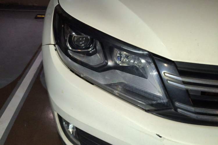 Used Volkswagen Tiguan 2013 1.8TSI Automatic All-Wheel-Drive Comfort Edition Right Front Headlight