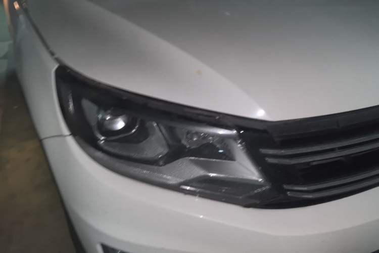 Used Volkswagen Tiguan 2013 1.8TSI Automatic All-Wheel-Drive Comfort Edition Right Front Headlight