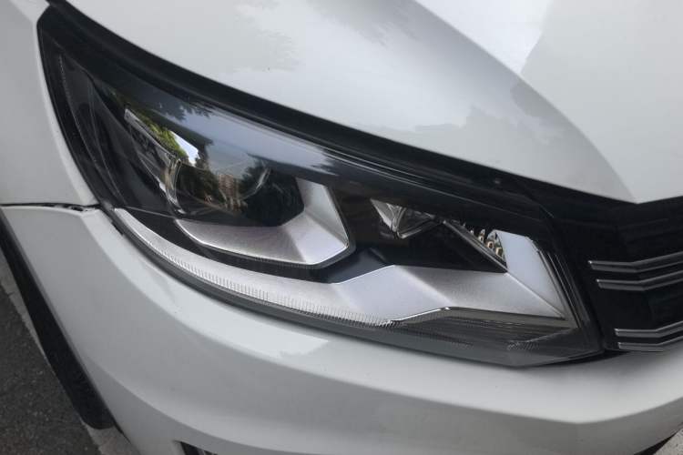 Used Volkswagen Tiguan 2013 1.8TSI Automatic Two-Wheel Drive Trend Edition Right Front Headlight