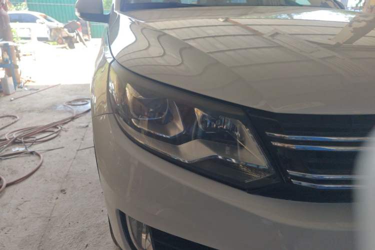 Used Volkswagen Tiguan 2013 1.8 TSI Automatic Two-Wheel Drive Comfort Edition Right Front Headlight