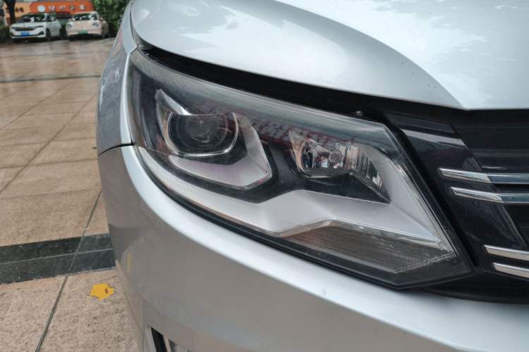 Used Volkswagen Tiguan 2013 1.8TSI Automatic Two-Wheel Drive Luxury Model Right Front Headlight