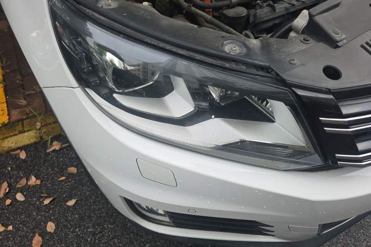 Used Volkswagen Tiguan 2013 2.0 TSI Automatic All-Wheel-Drive Flagship Edition Right Front Headlight